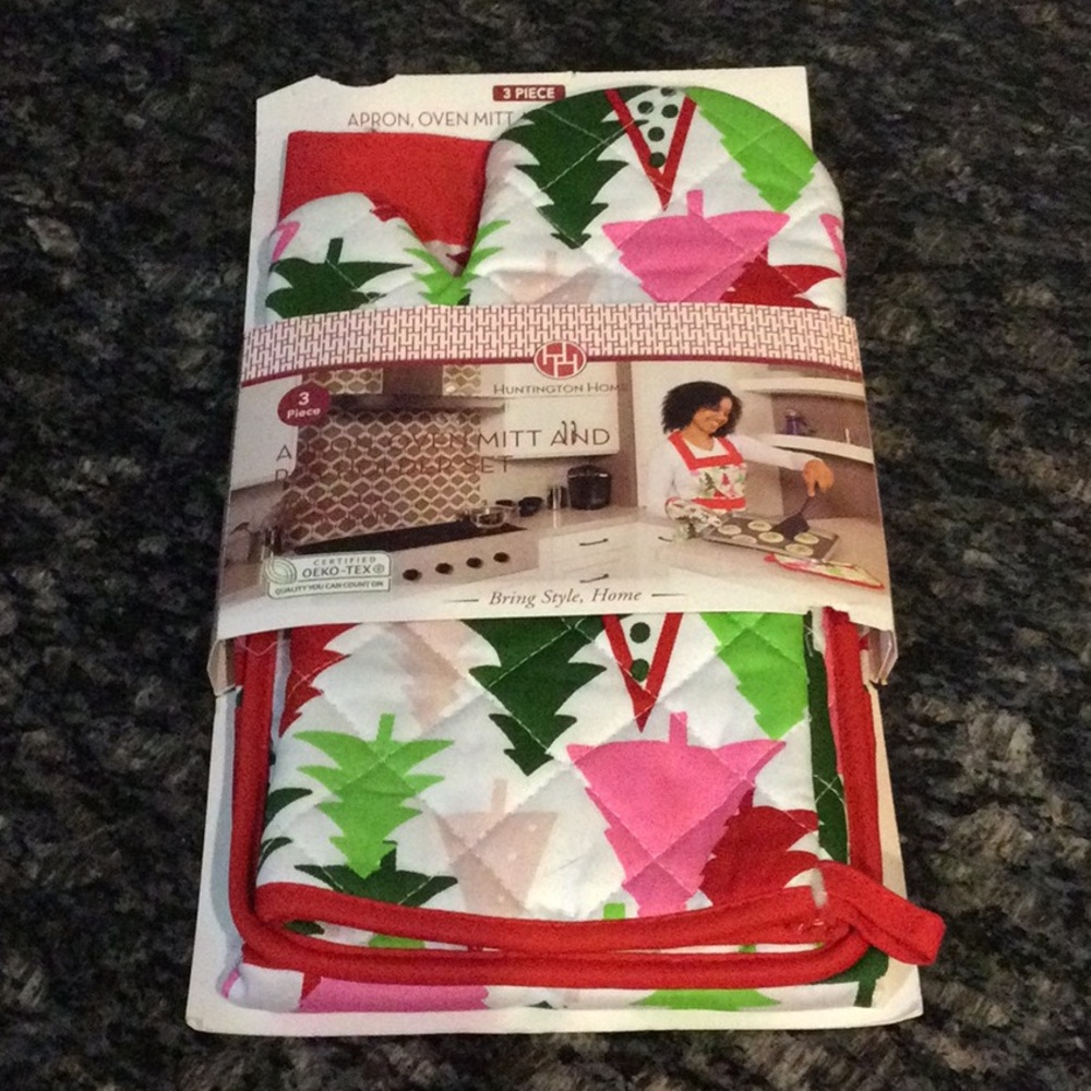 Huntington Home Apron, Oven Mitt, and Potholder Set